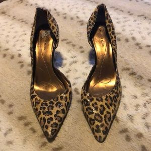 Anne Klein leopard pointed toe heel sz 7